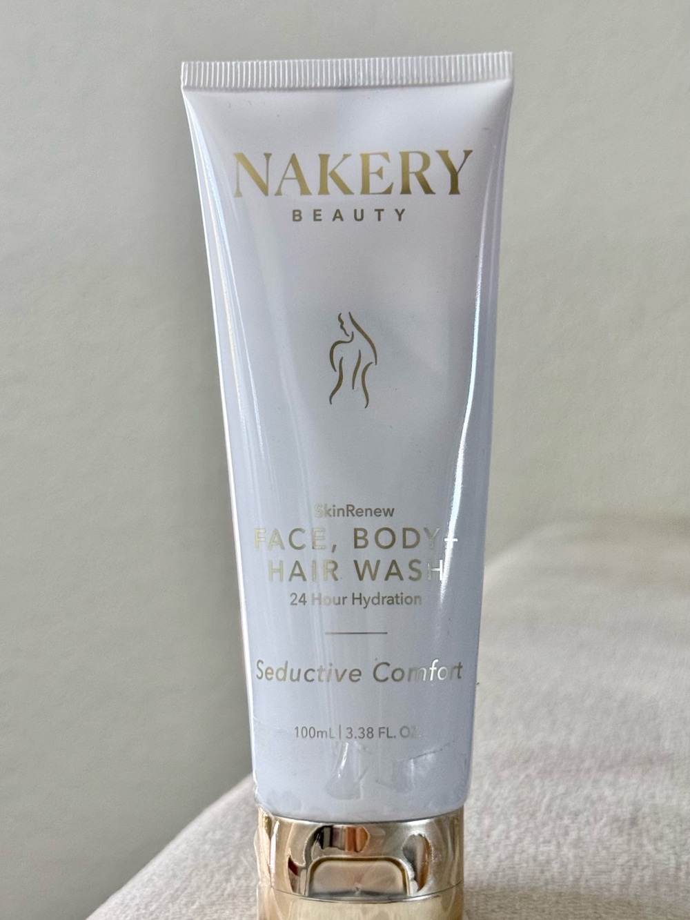 Seductive Comfort Face, Body & Hair Wash - White